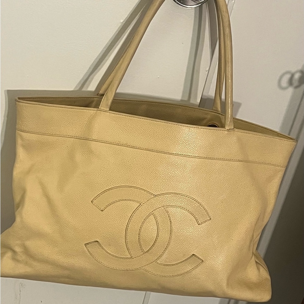 Chanel CC Caviar Tote Bag Vintage Beige Purse